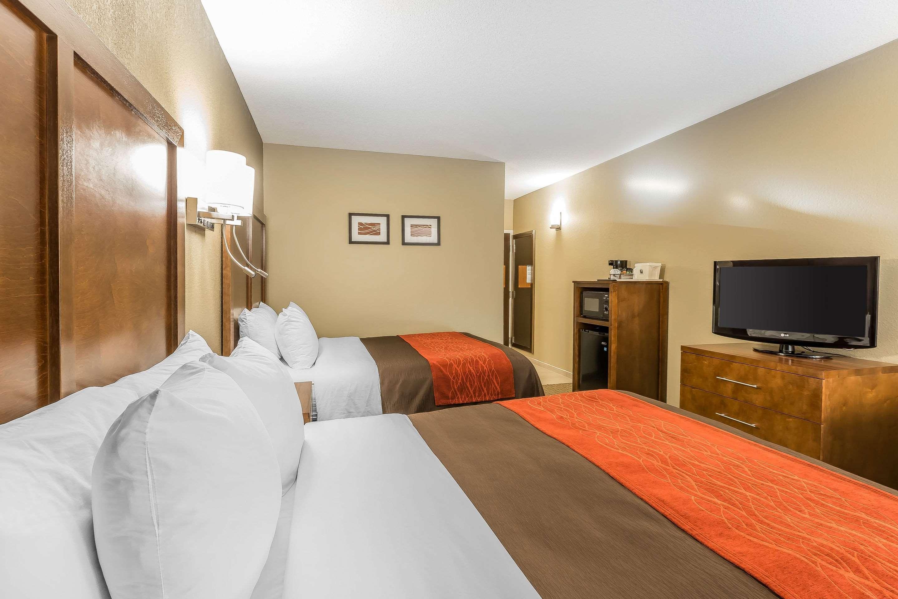 Comfort Inn & Suites Dalton Bagian luar foto
