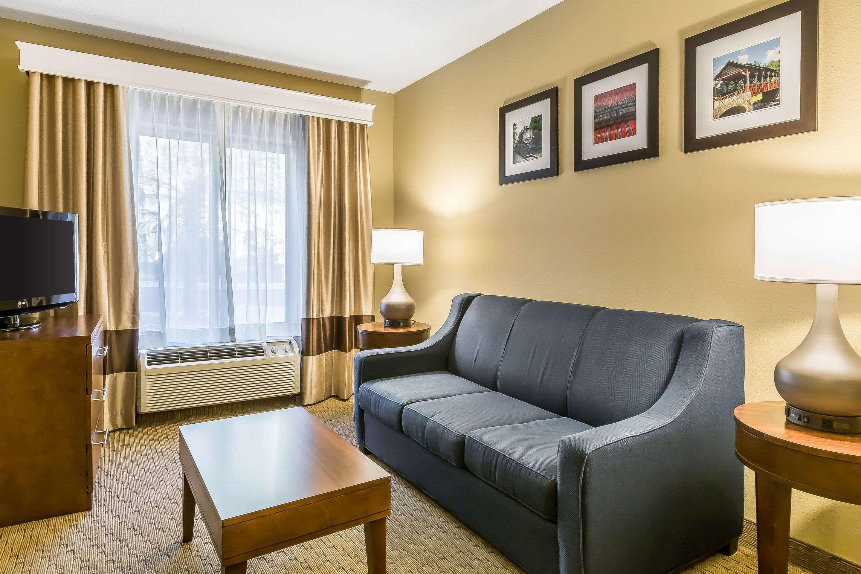 Comfort Inn & Suites Dalton Bagian luar foto