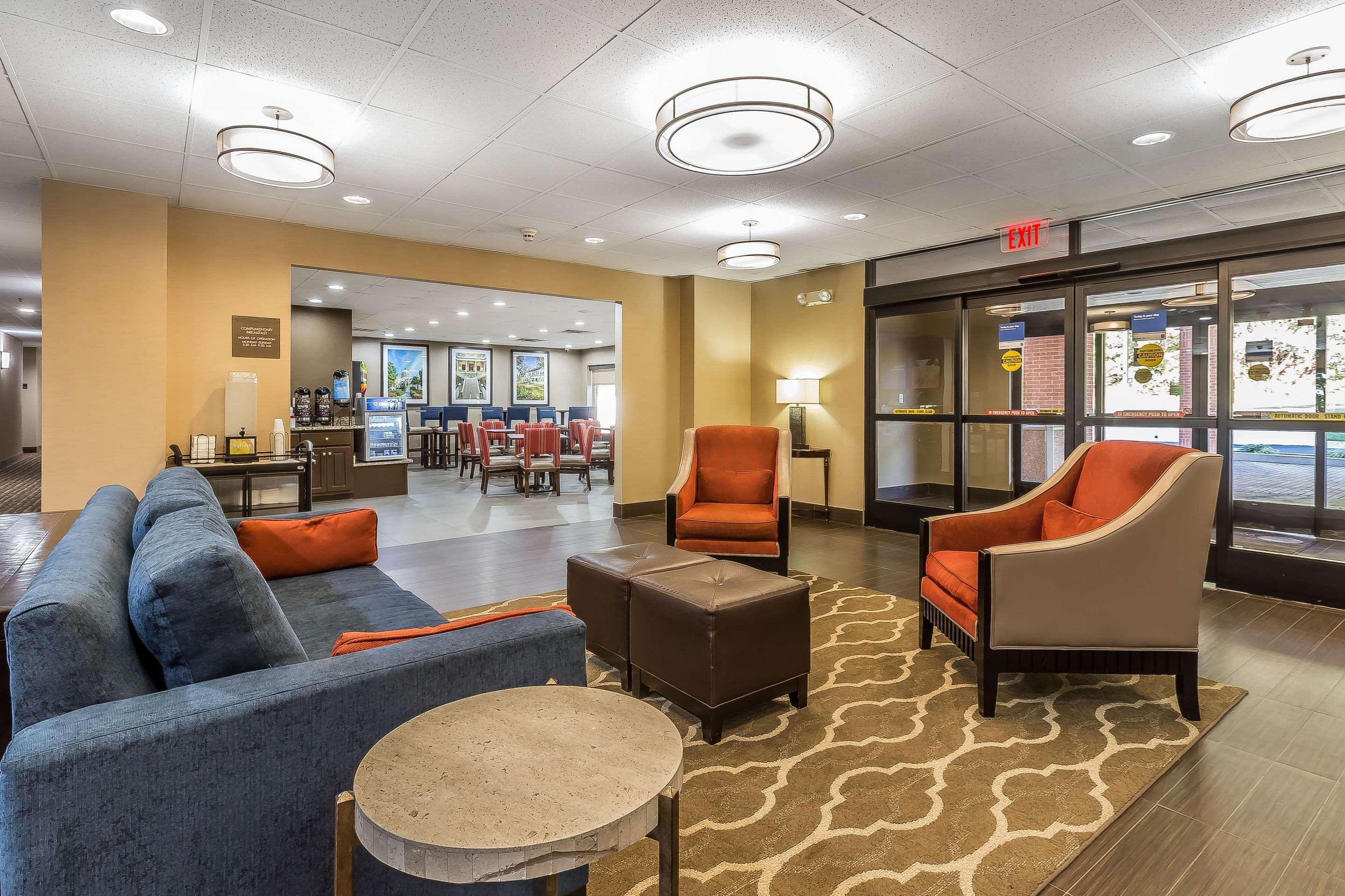 Comfort Inn & Suites Dalton Bagian luar foto