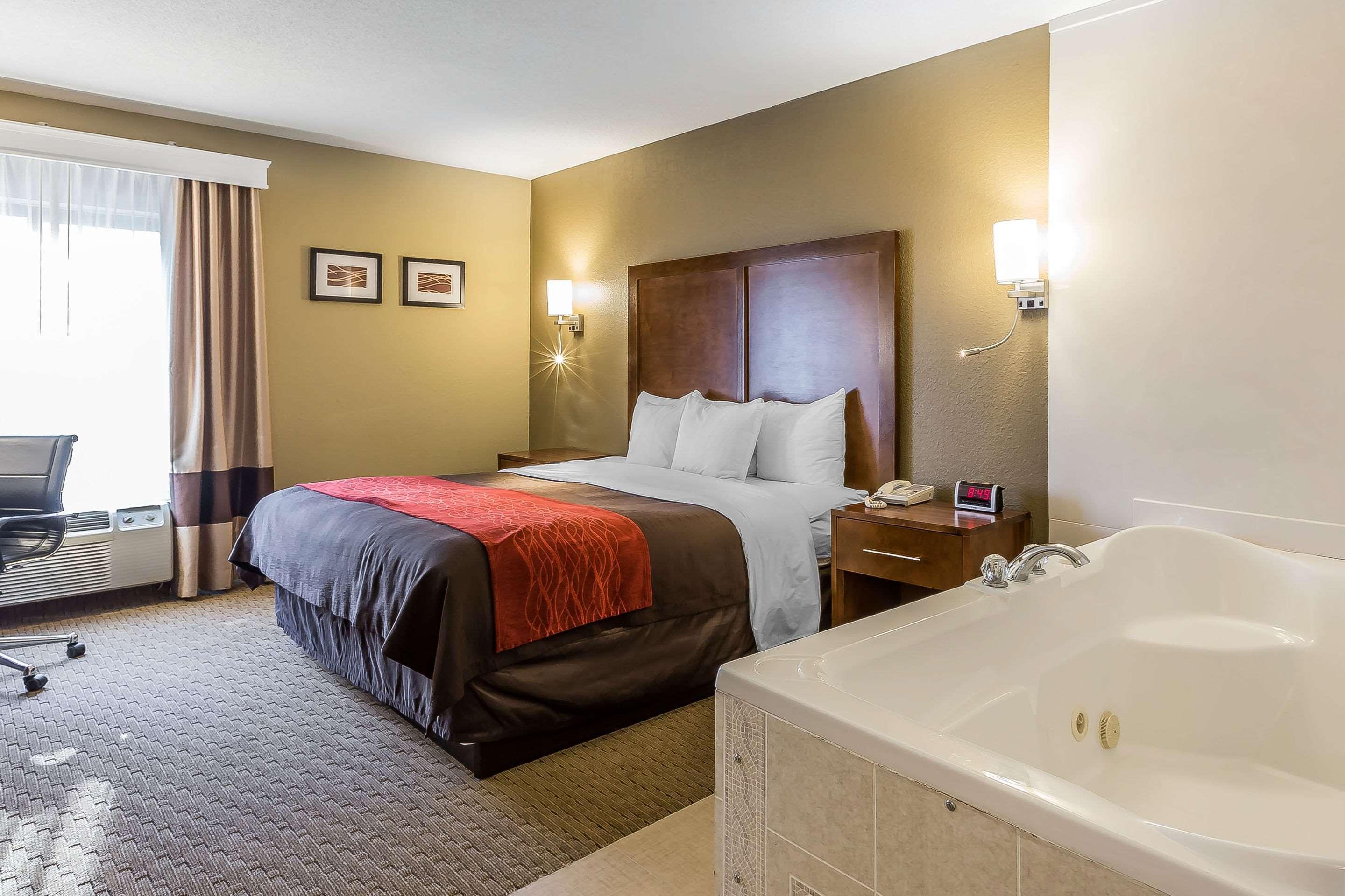 Comfort Inn & Suites Dalton Bagian luar foto