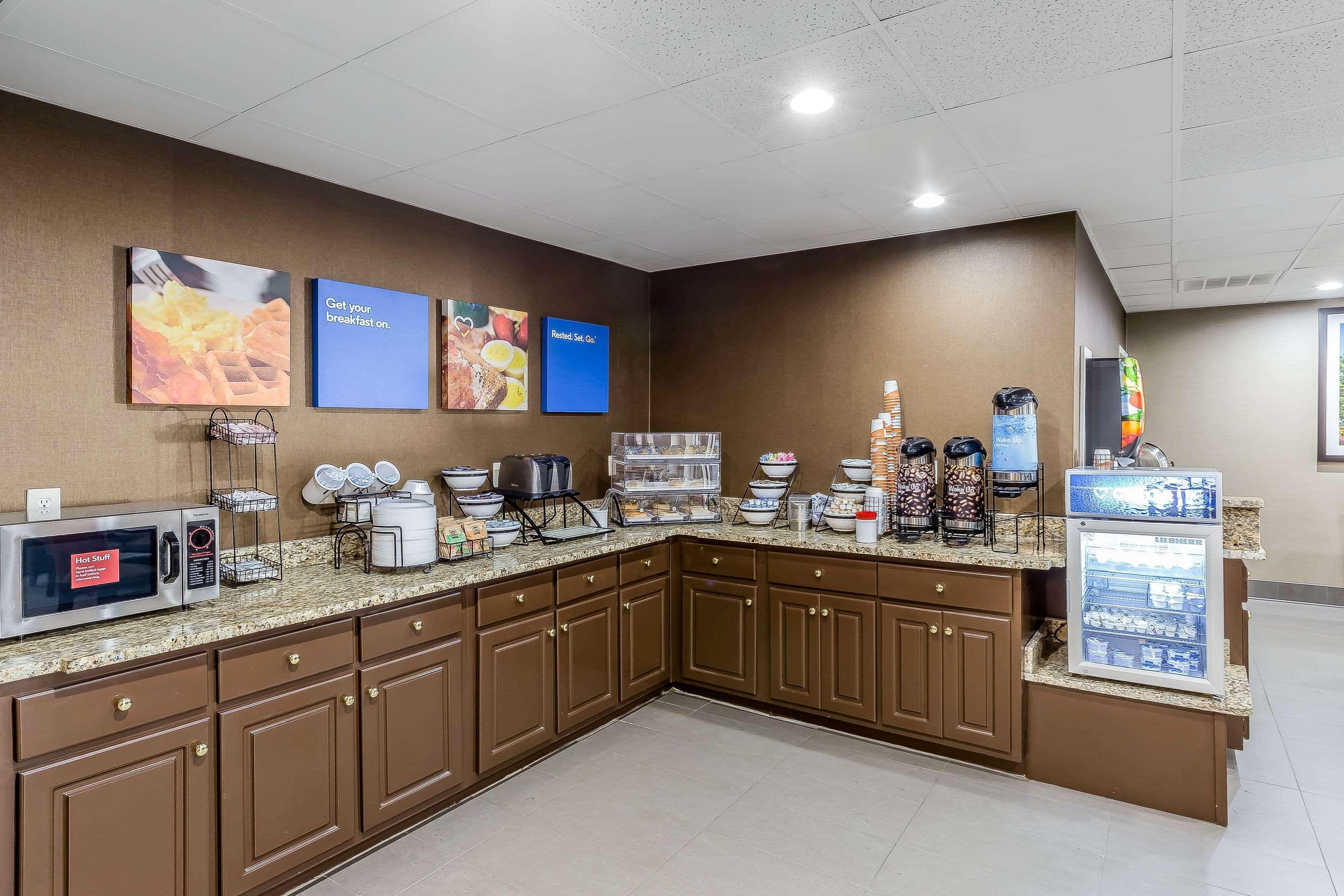 Comfort Inn & Suites Dalton Bagian luar foto