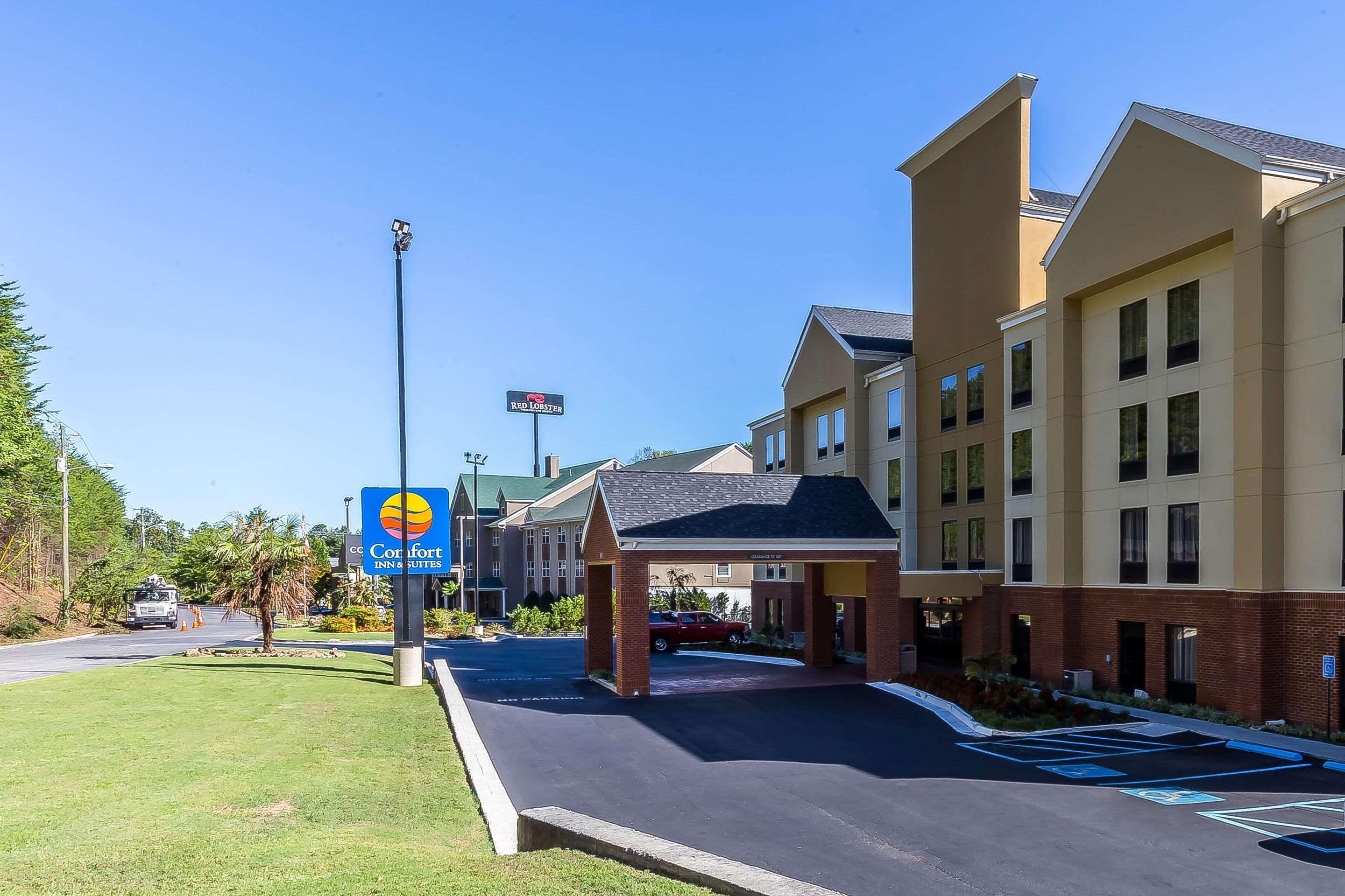 Comfort Inn & Suites Dalton Bagian luar foto