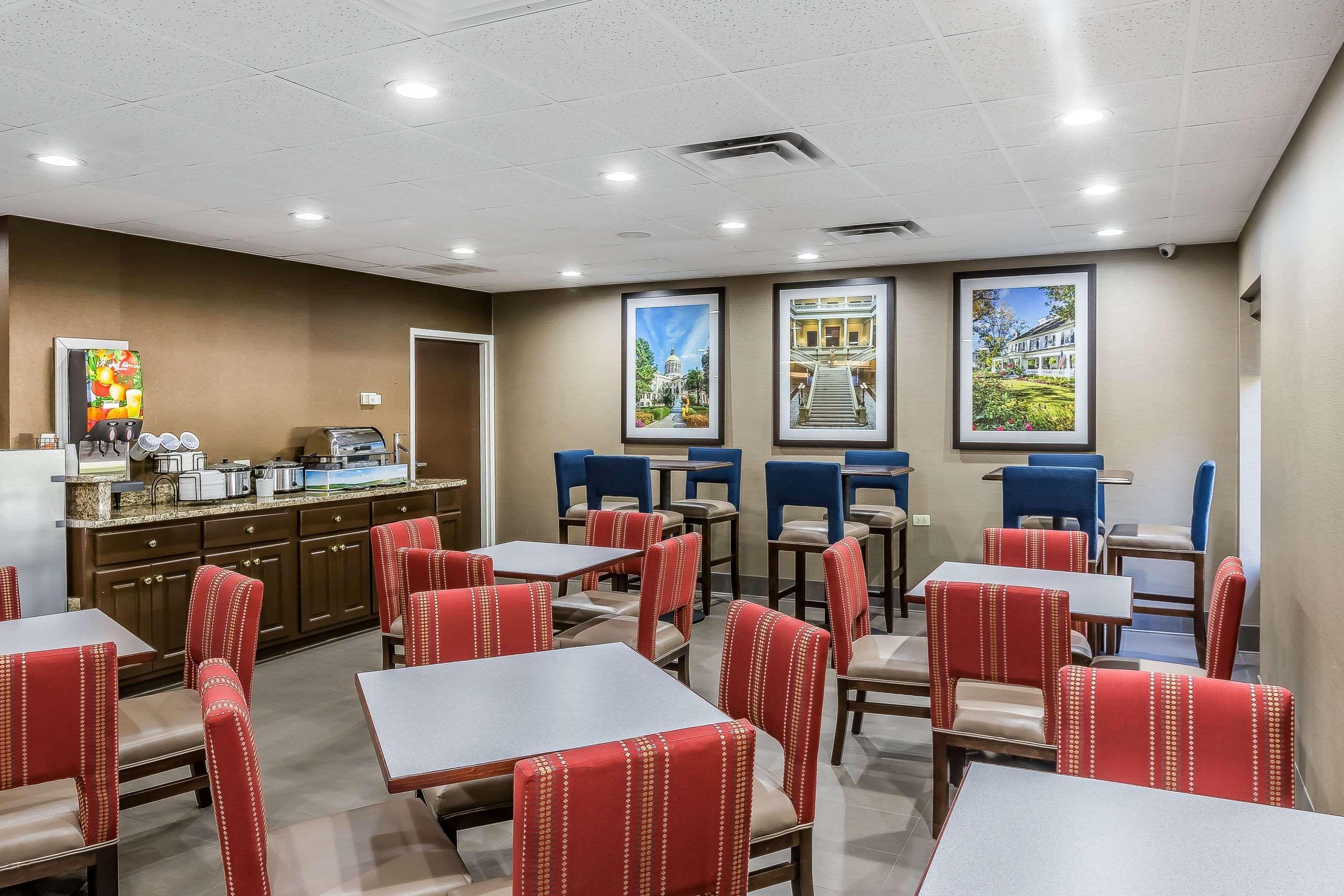 Comfort Inn & Suites Dalton Bagian luar foto