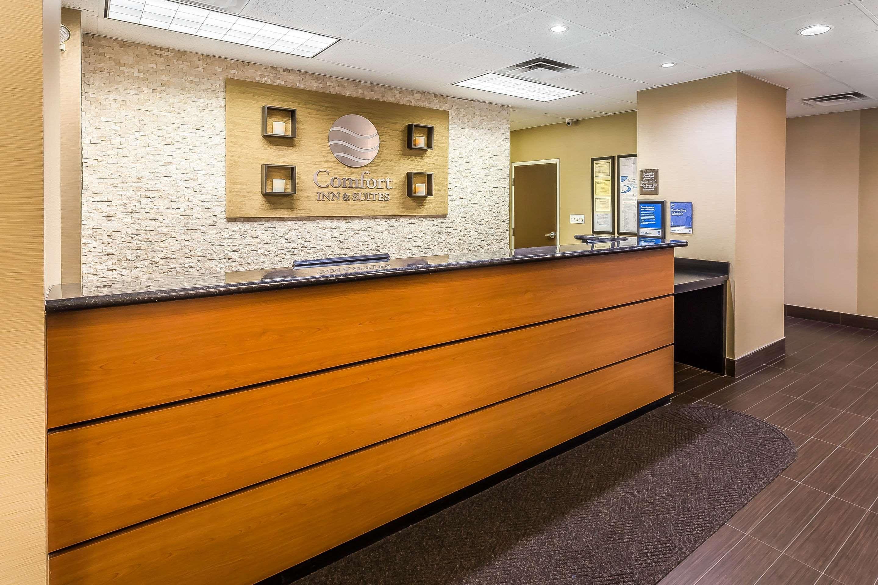 Comfort Inn & Suites Dalton Bagian luar foto